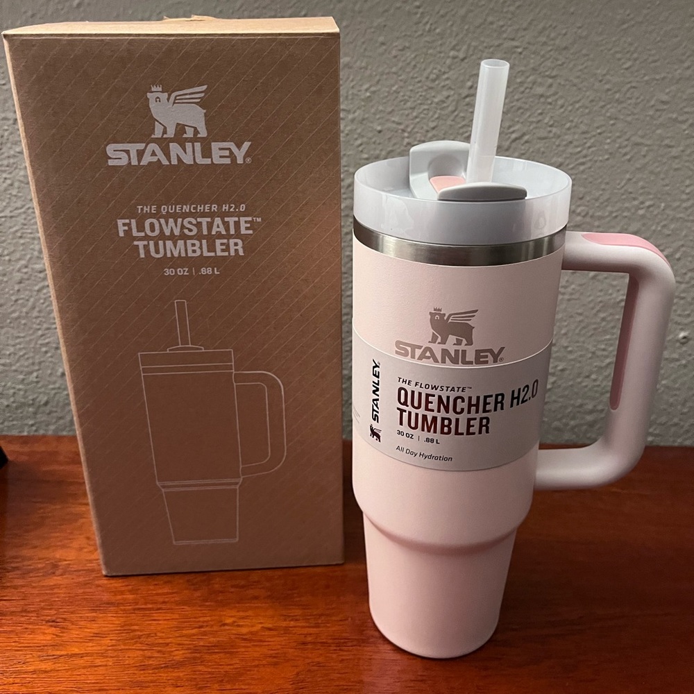 30oz Stanley cup in Rose quartz.